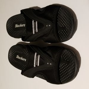 Skechers Sandals / Slides Black Women's size 6 / 36 . Stretch Upper